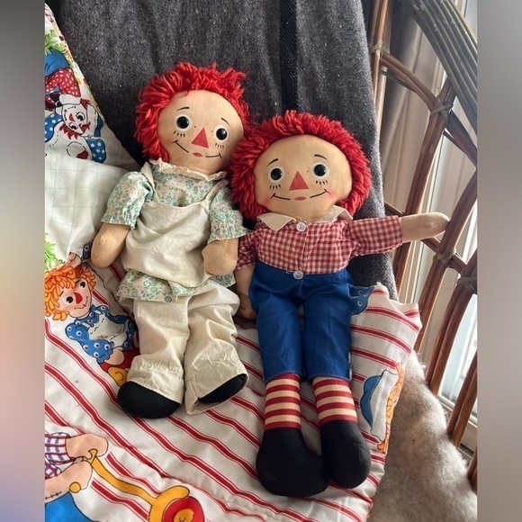 Vintage Raggedy Ann and Andy Dolls with Vintage Quilt - Picture 5 of 13
